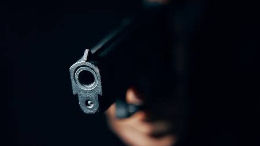Ladrão armado dá coronhada em vítima e rouba R$ 10 mil de supermercado em Tijucas