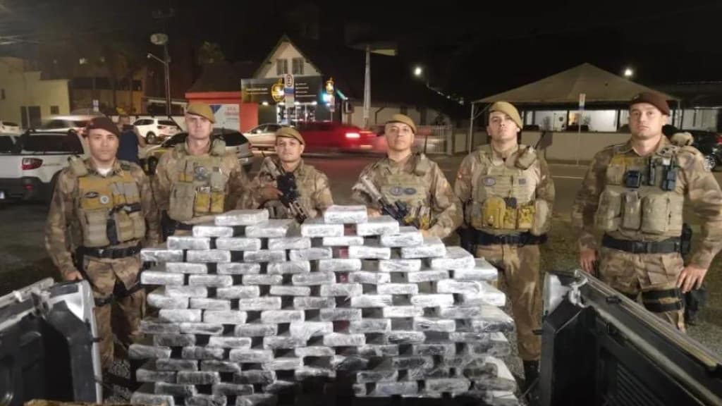 PM apreende 100 kg de cocaína avaliada em R$ 18 milhões em SC