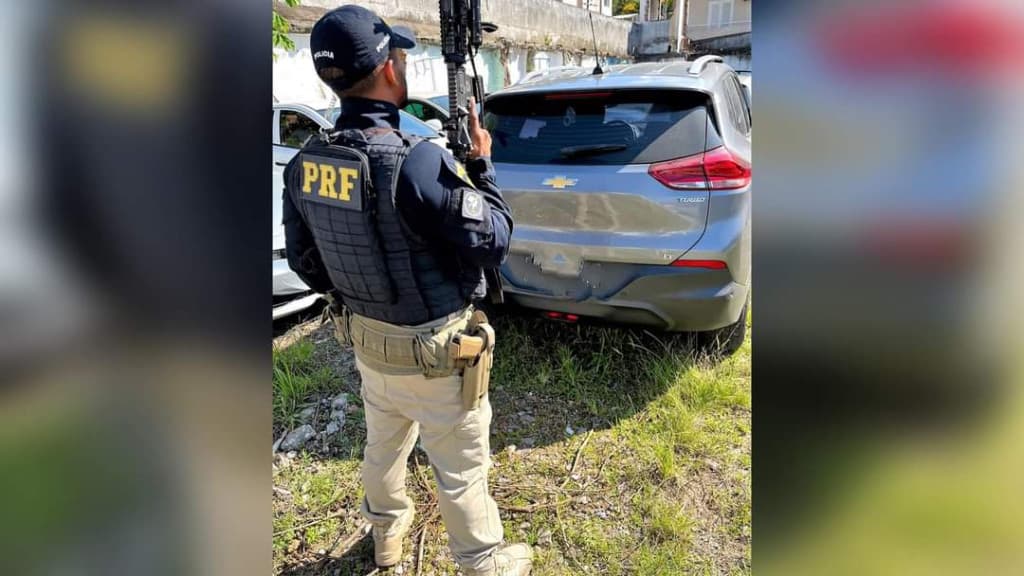 Idoso é preso com carro furtado no Paraná na BR-101 em Balneário Camboriú