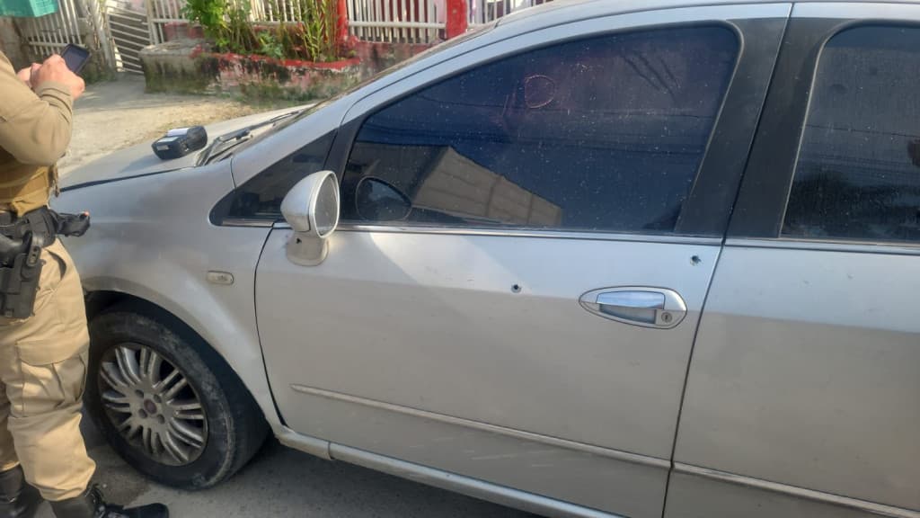 URGENTE: Carro é “cravado de bala” em tentativa de homicídio em Itapema
