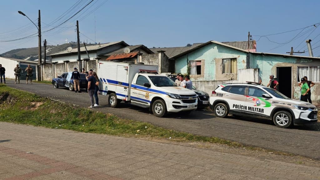 “Caiu morto no colo da namorada”: Policial mata motorista após acidente de trânsito em SC