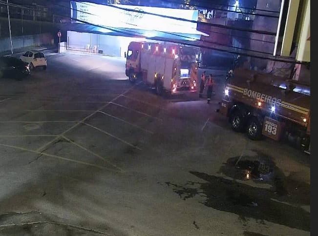Ataque com gasolina destrói quiosque em estacionamento de Florianópolis
