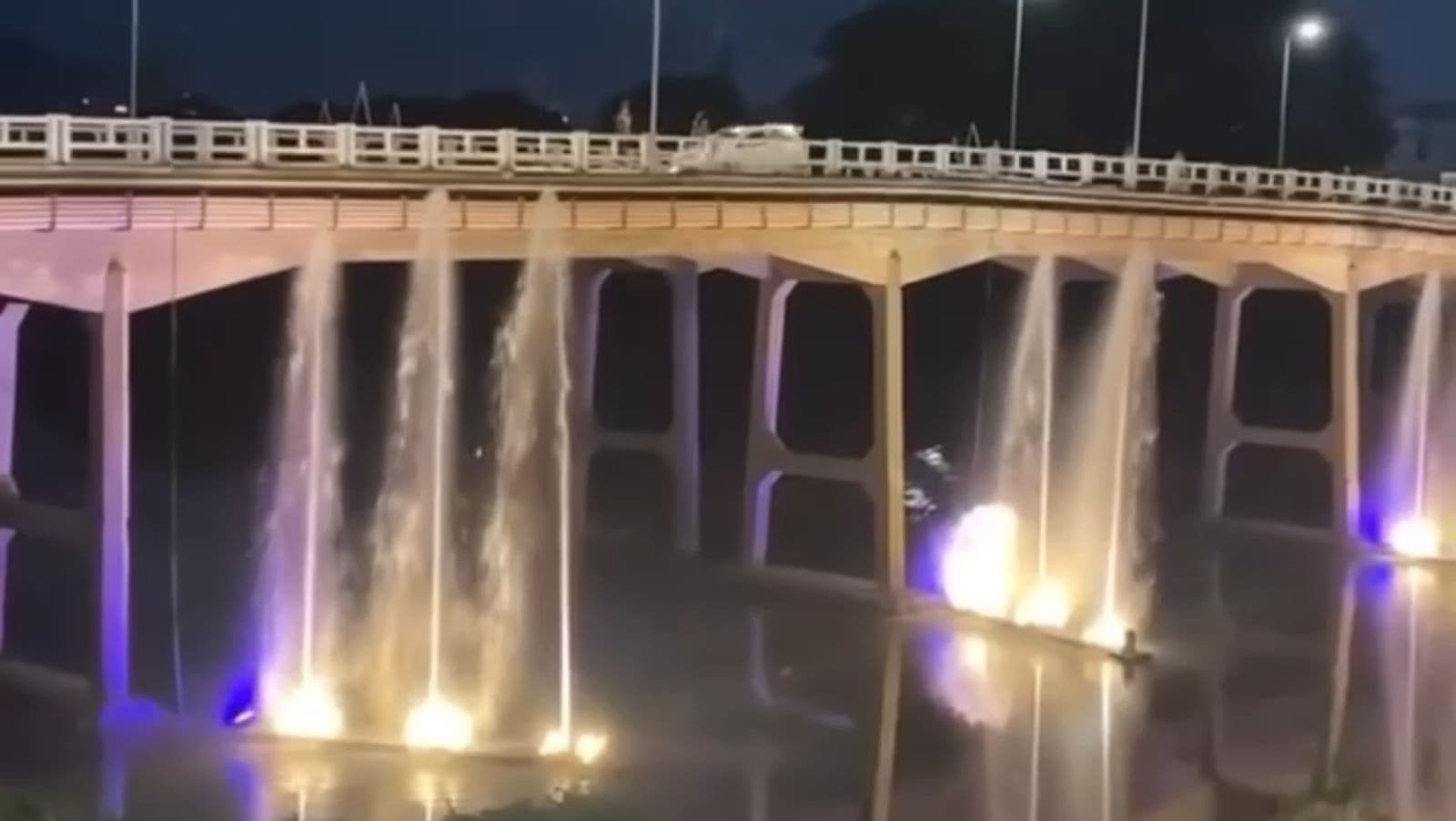 “Continuem alimentando esses vagabundos”: Show das Águas Dançantes é alvo de furto por moradores de rua