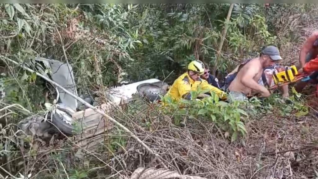 “Um milagre”: pai e filha de 4 anos despencam de ribanceira em São João Batista