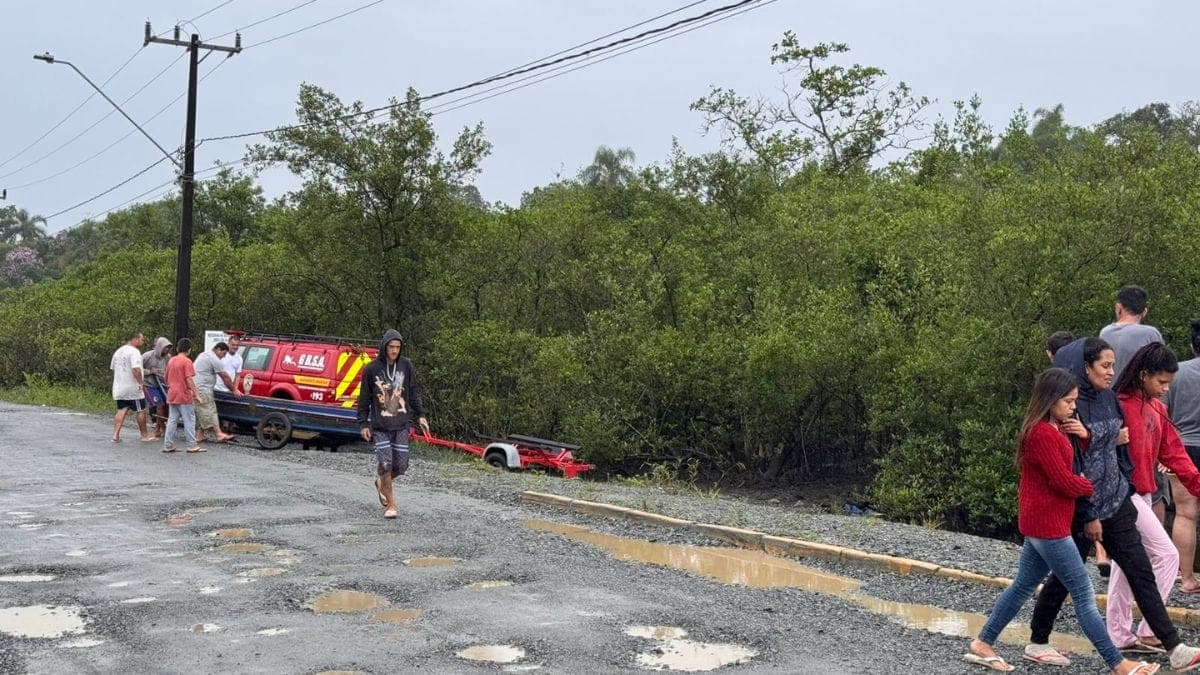 Corpo é encontrado próximo a manguezal onde jovem desapareceu em Joinville