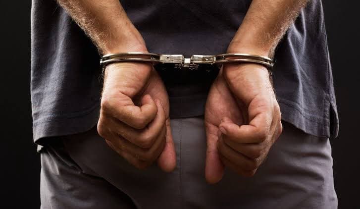 Homem é preso após furtar três vezes no mesmo mercado em Brusque