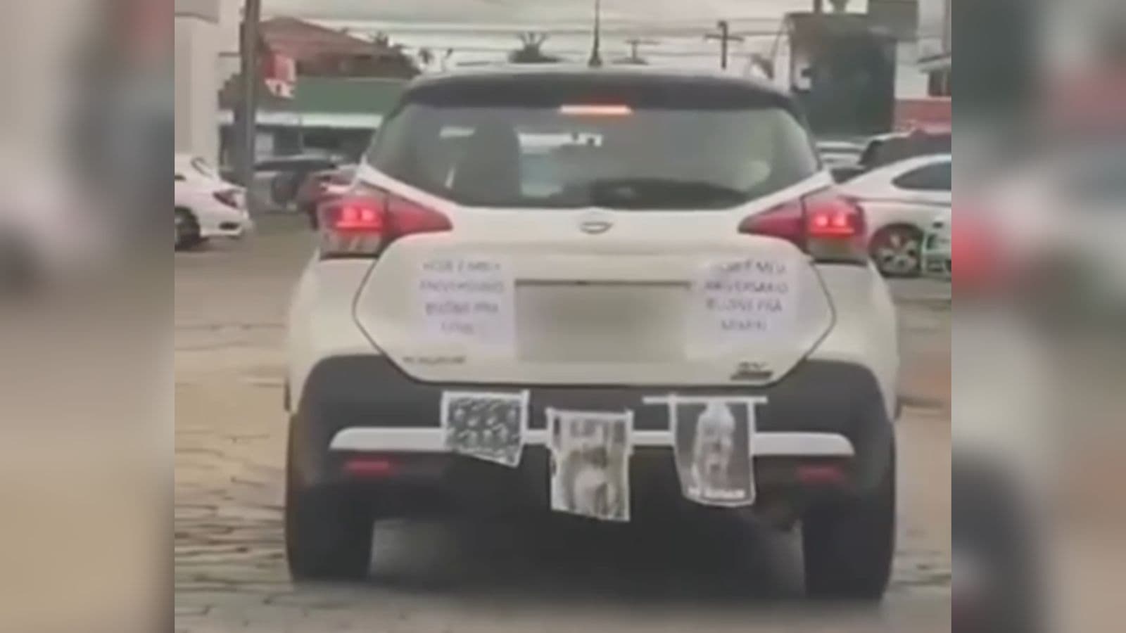 Homem com veículo decorado e cartazes de aniversário recebe buzinaço em SC