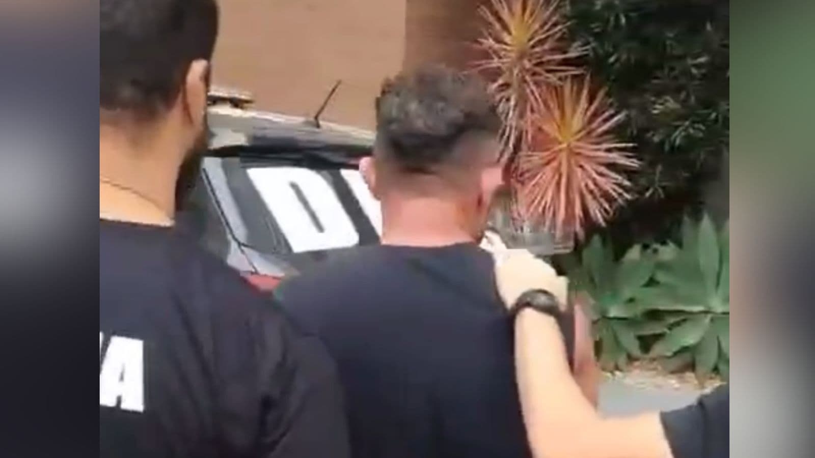 “A casa caiu”: Traficante bombado é preso saindo de academia em Itapema