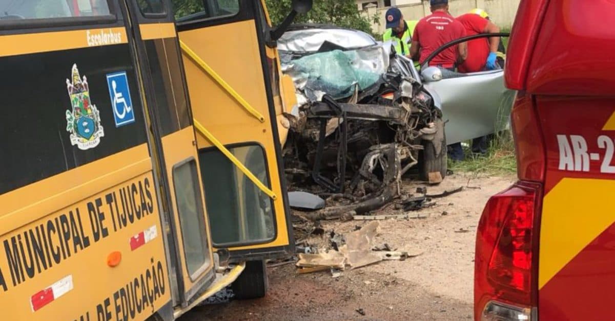 URGENTE: Motorista de veículo morre em acidente com ônibus escolar na SC-410, em Tijucas