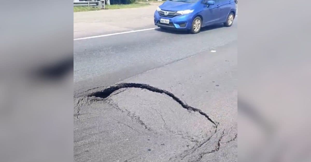 Cratera gigante abre na BR-101 e deixa trânsito lento em SC