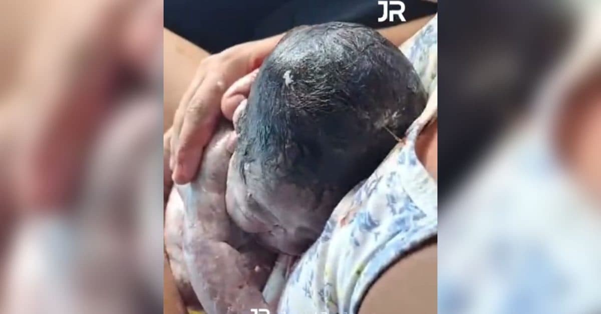 Bebê nasce em carro da família a caminho de hospital em Santa Catarina