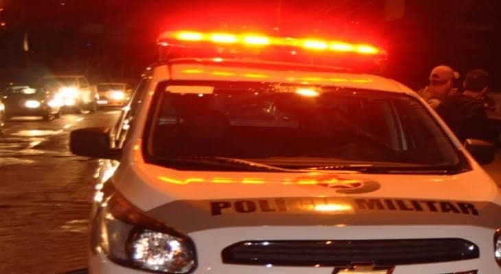 Menina de 2 anos desaparece durante a madrugada e é achada em terreno baldio em Camboriú