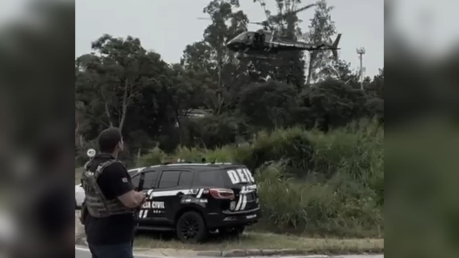 Troca de tiros e fuga: Polícia caça dupla que tentou atacar Delegado-Geral no Morro do Horácio, em Florianópolis