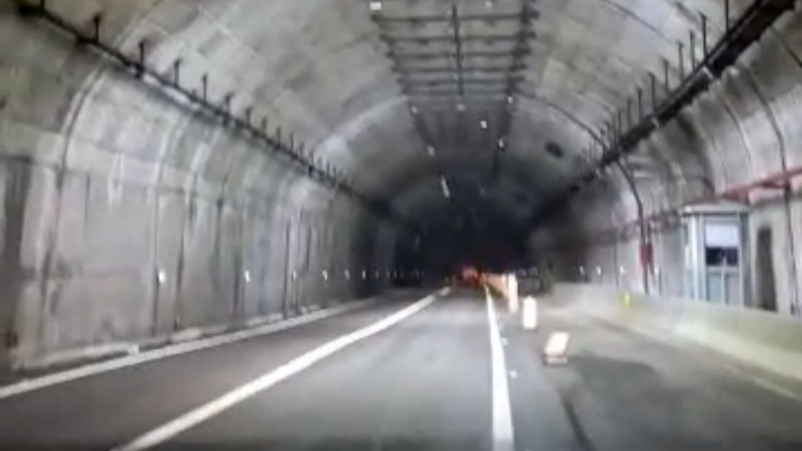 Acidente com Ferrari de quase R$ 5 milhões interdita o túnel do Morro do Boi em BC