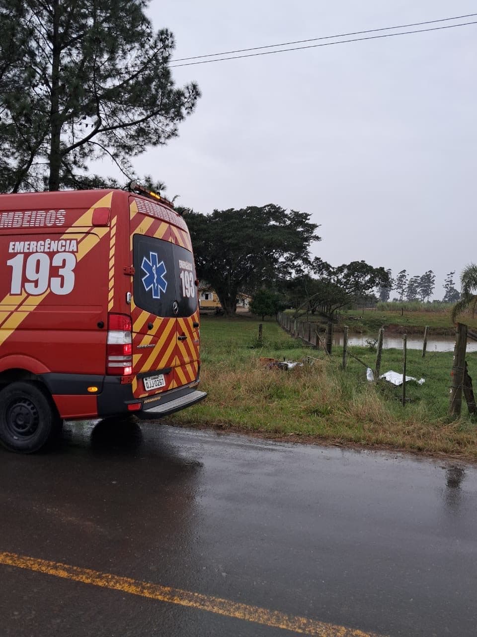 Tragédia rural: motociclista sai da pista e morre enrolado em cerca de arame