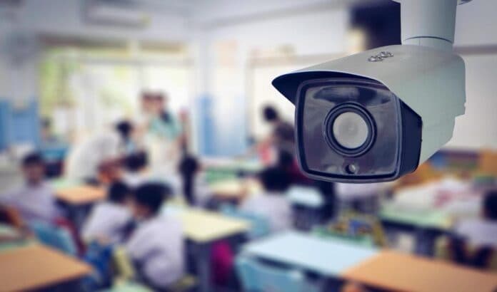 Justiça de SC proíbe câmeras em salas de aula: “alegação de segurança não é suficiente”
