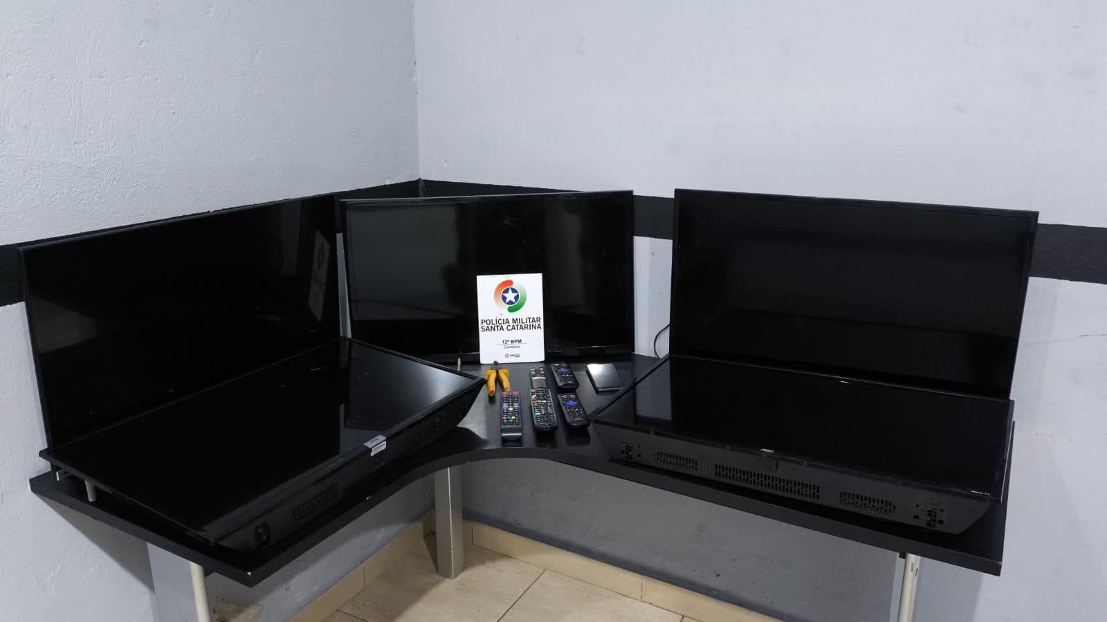 Trio é preso com cinco TVs furtadas de pousada em Camboriú