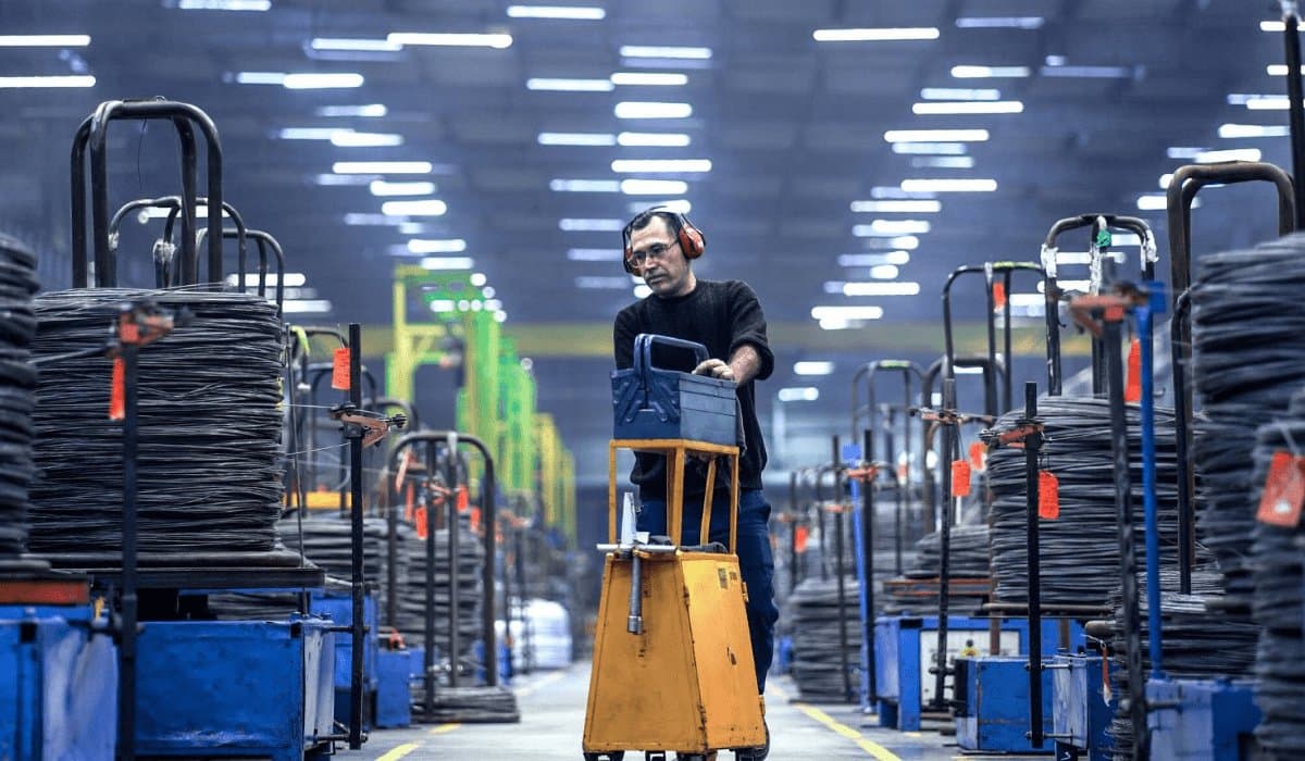 SC bate recorde na indústria e nos serviços e vira modelo de economia forte no país