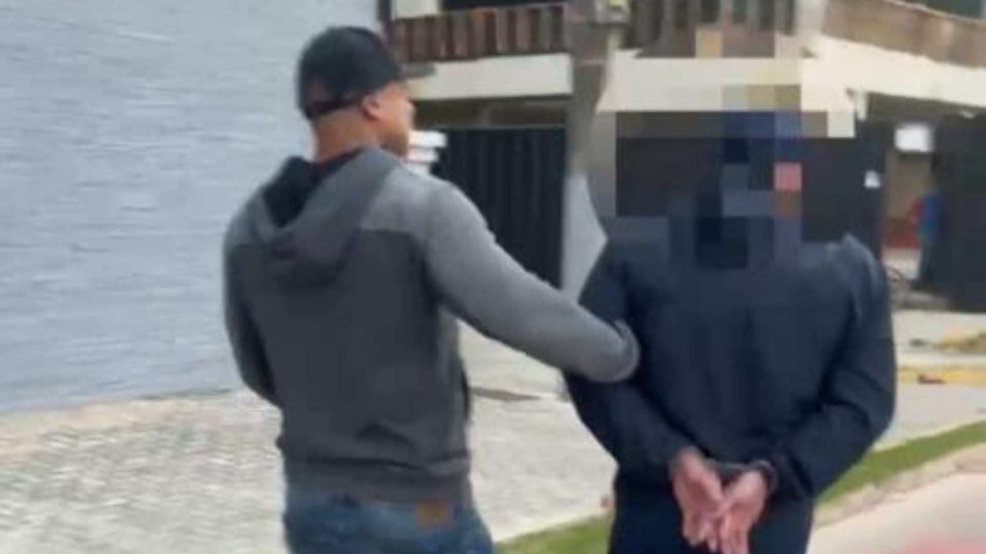 Casal foragido por tráfico e lavagem de dinheiro é preso em Itapema após voltar do Paraguai