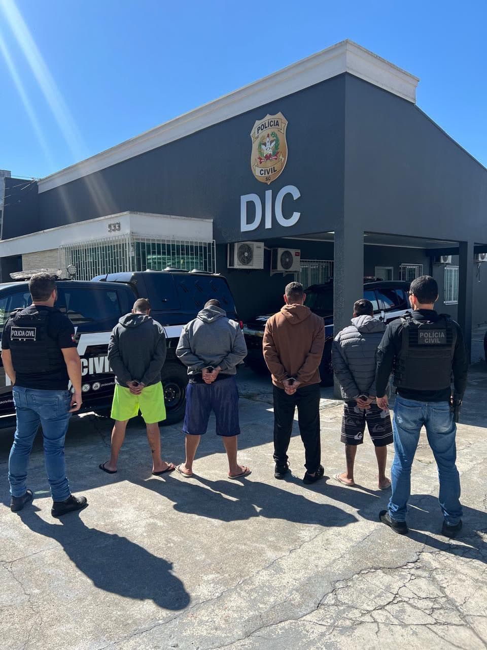 Quatro homens são presos em Bombinhas e Itajaí após homicídio