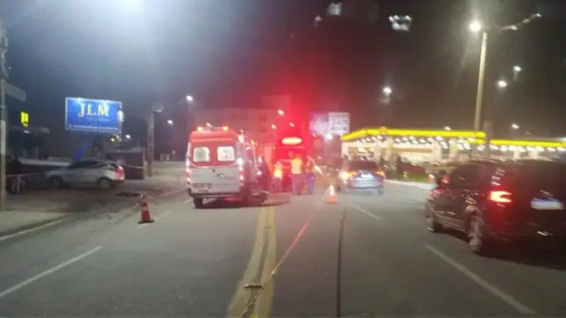Mulher correu atrás do carro do marido e briga entre casal termina de forma chocante em SC