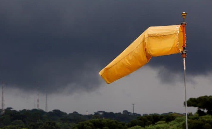 Ciclone extratropical muda o tempo em SC e pode trazer ventos acima de 70 km/h