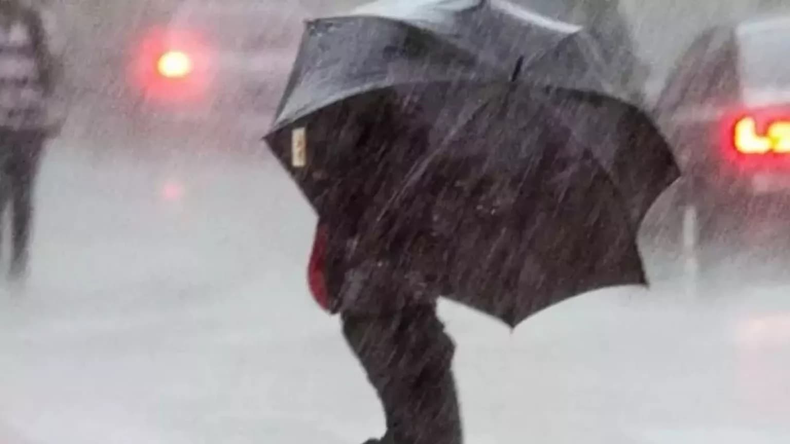 Frente fria avança e provoca temporais em Santa Catarina neste domingo