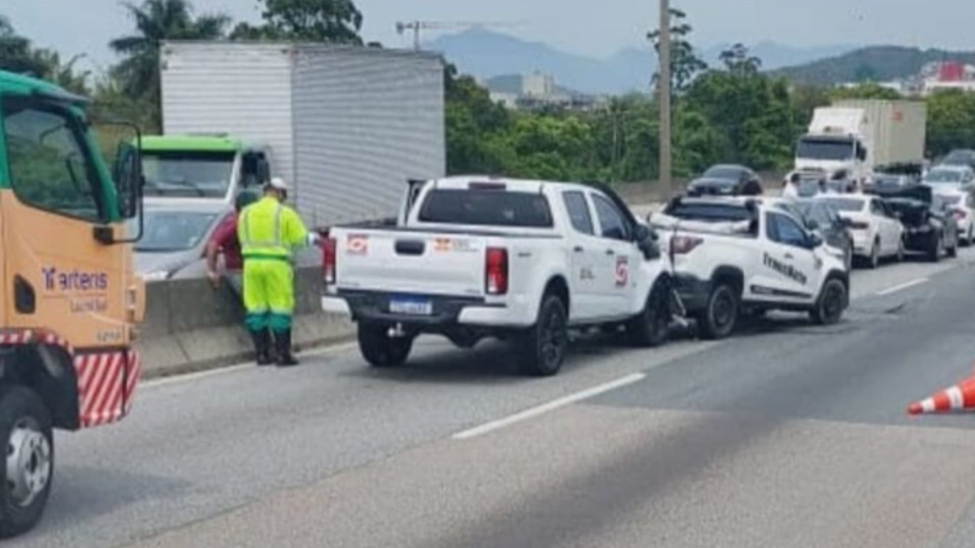 Mulher morre em acidente entre carro e caminhão em Jaraguá do Sul