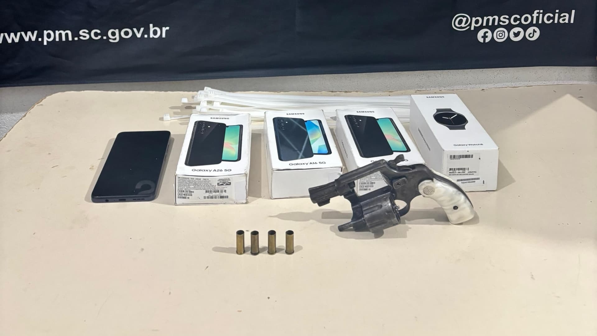 Homem é preso após roubo a loja de telefonia em Tijucas