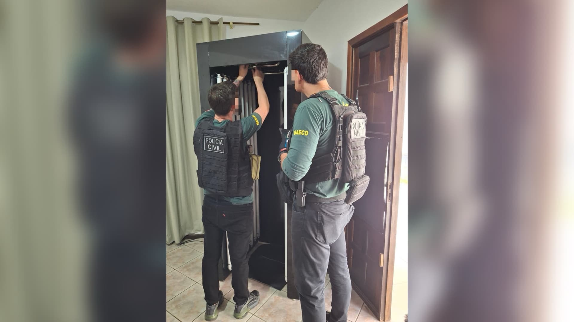 GAECO cumpre mandados e apreende câmaras de bronzeamento artificial clandestinas em Indaial