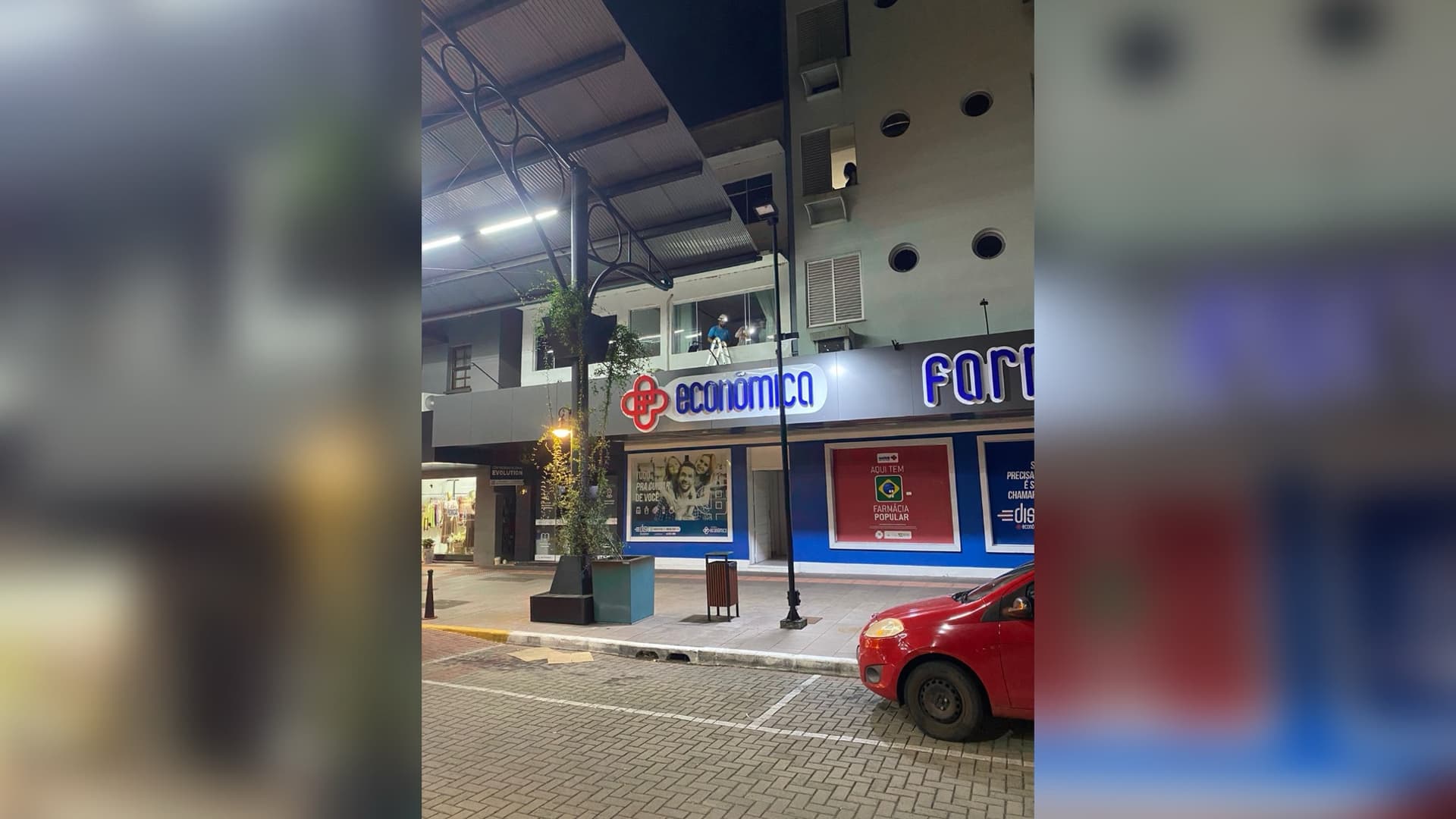Homem leva choque, fica preso em marquise e morre em SC
