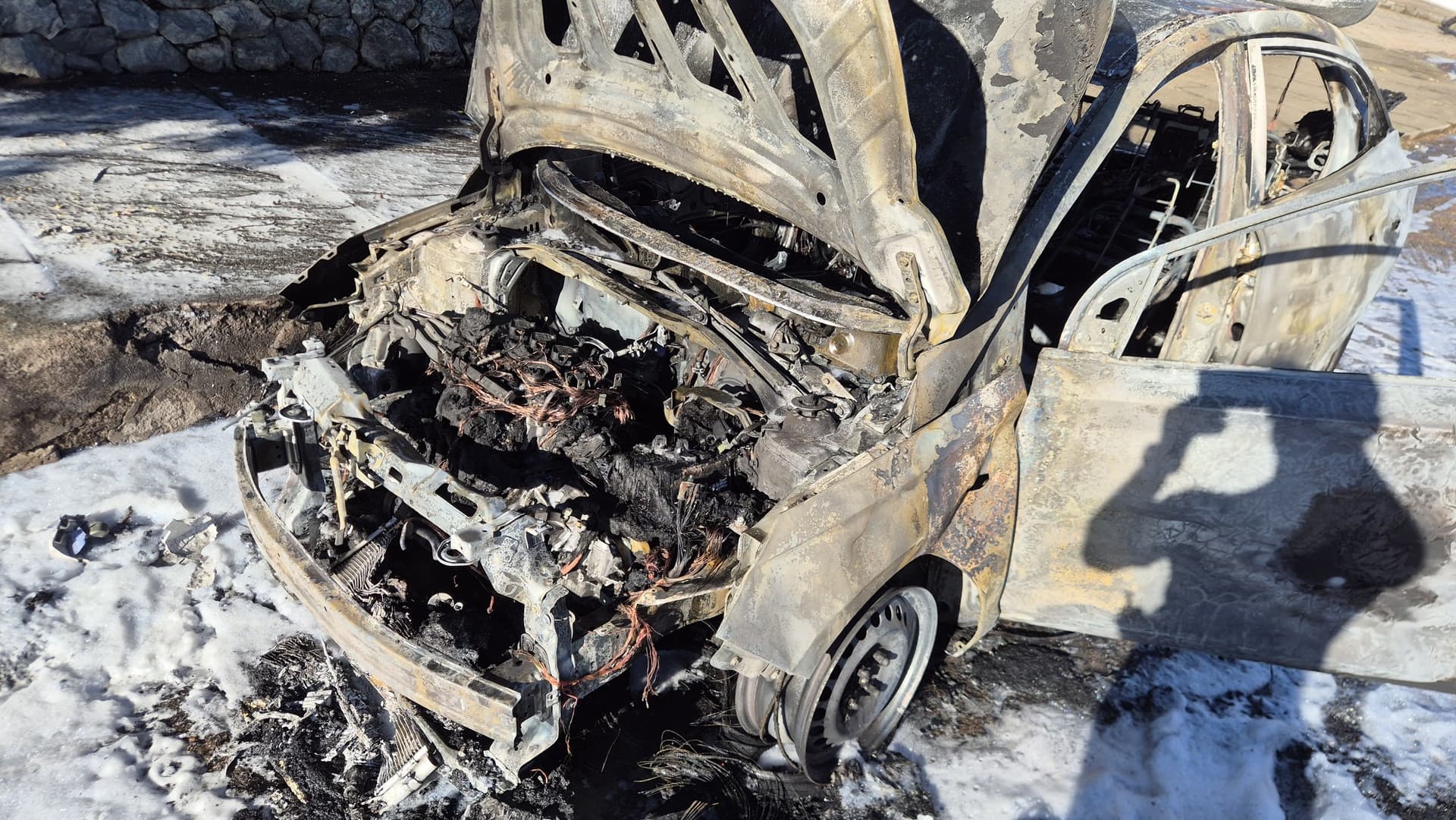 Carro incendiado pode ter ligação com crime e fuga na Grande Florianópolis