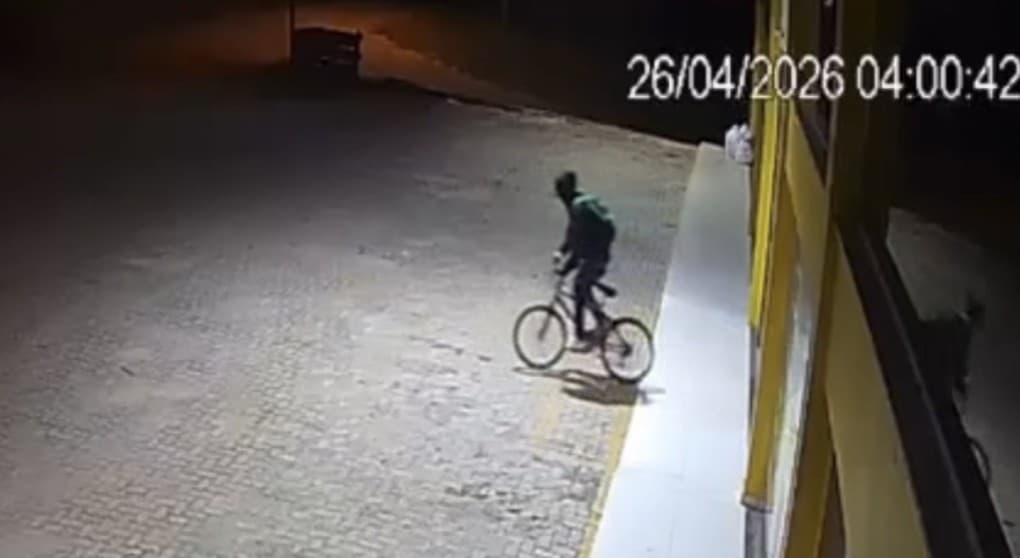 Ladrão invade comércio de madrugada, furta dinheiro e foge de bicicleta em SC