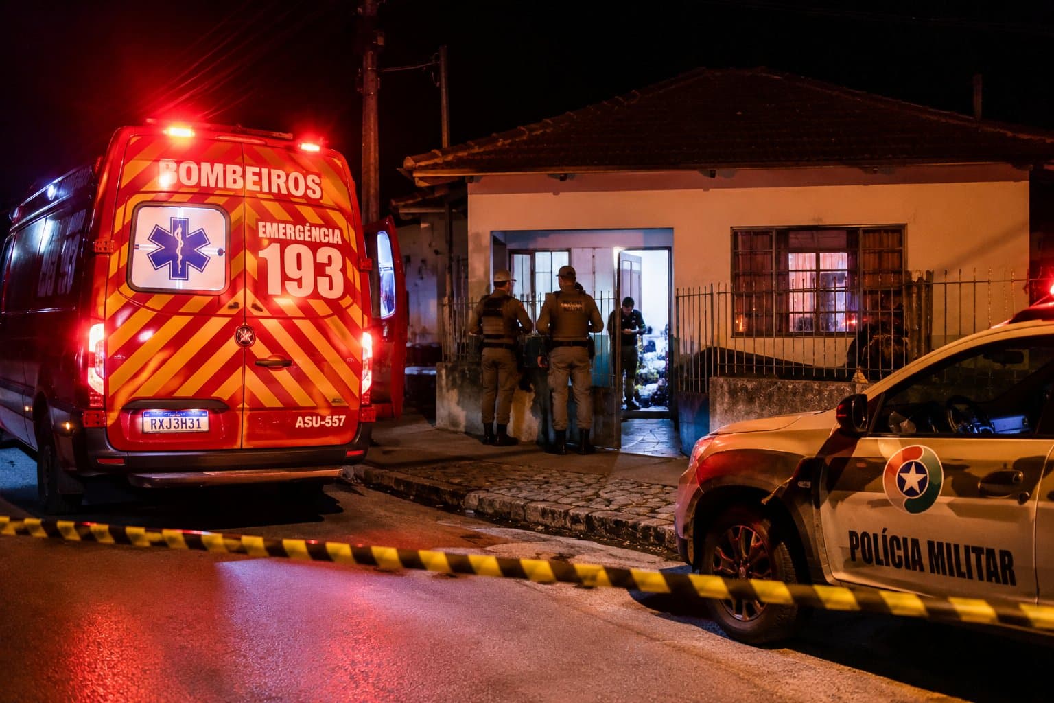 Homem é esfaqueado no pescoço e no tórax durante briga de casal em SC