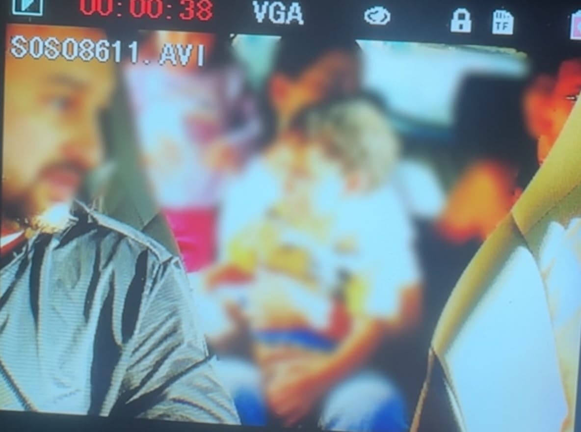 Motorista de aplicativo recusa corrida lotada em SC e ouve de passageiros que “criança não conta”