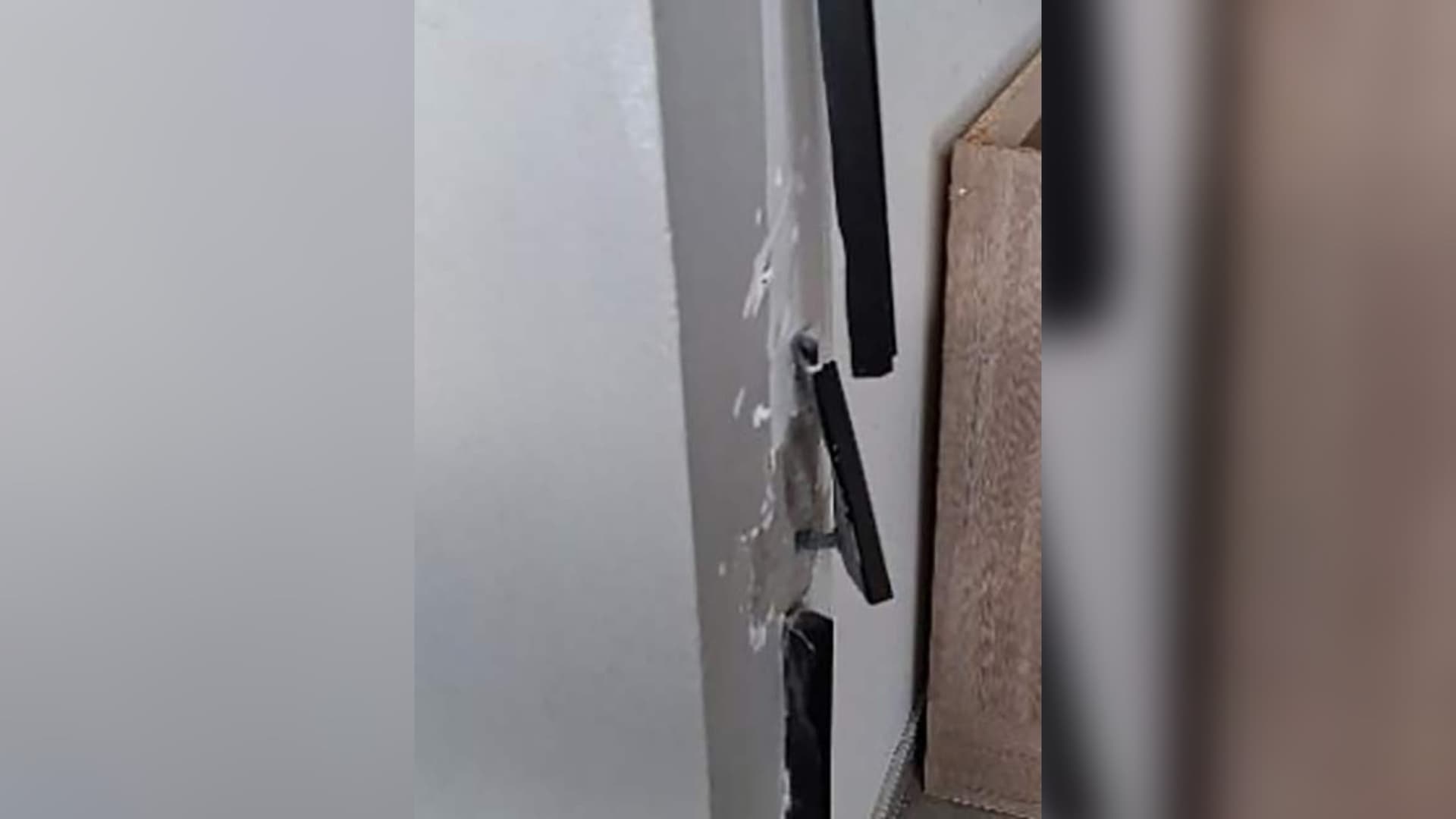 Homem encontra casa arrombada e tem geladeira, TV e outros eletrodomésticos furtados em Indaial