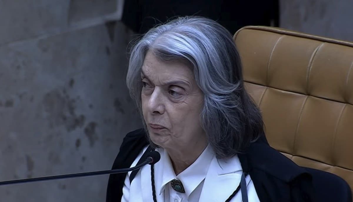 Cármen Lúcia pede desculpas aos brasileiros e vota para separar casos de Moraes e Mendonça