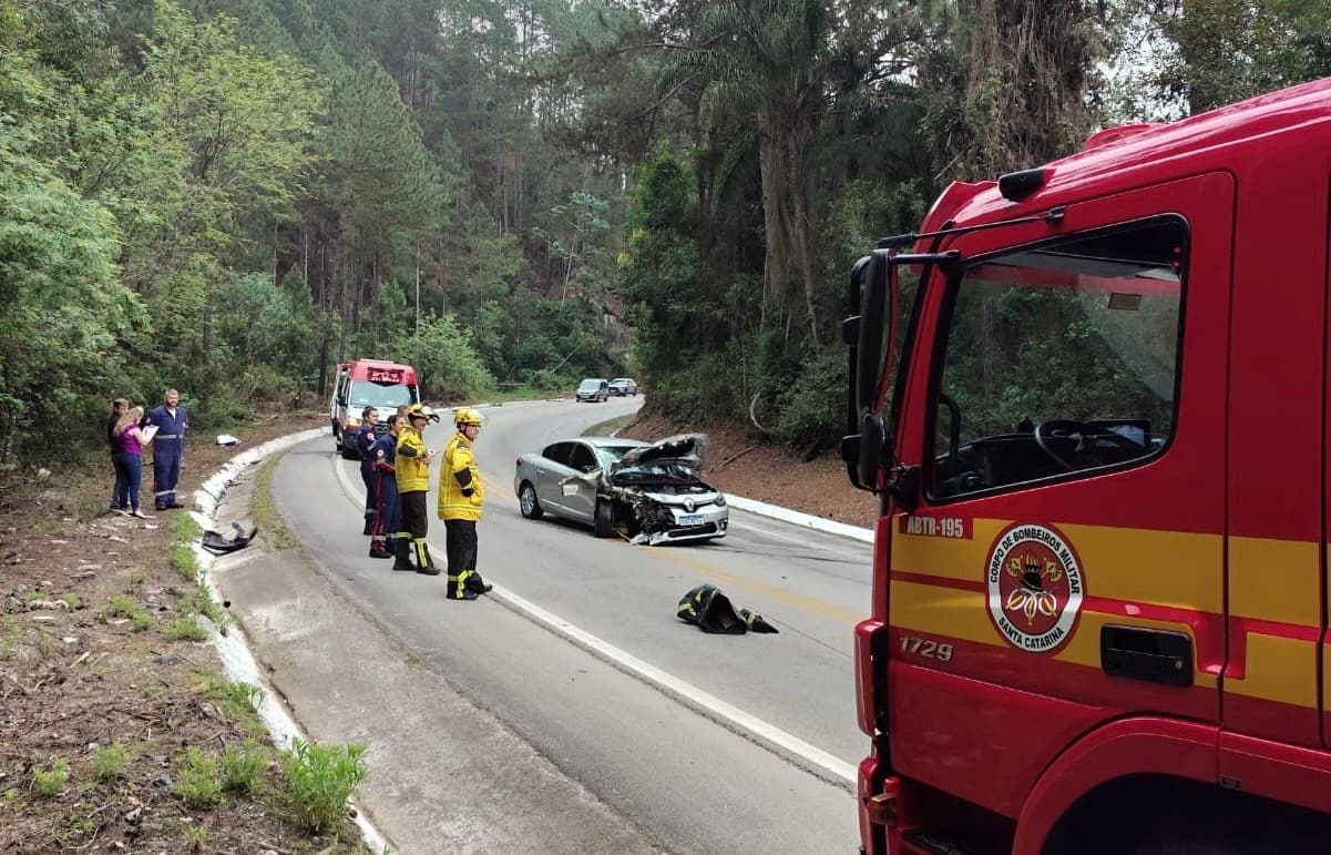 Motociclista morre em acidente com carro na BR-282, em Águas Mornas