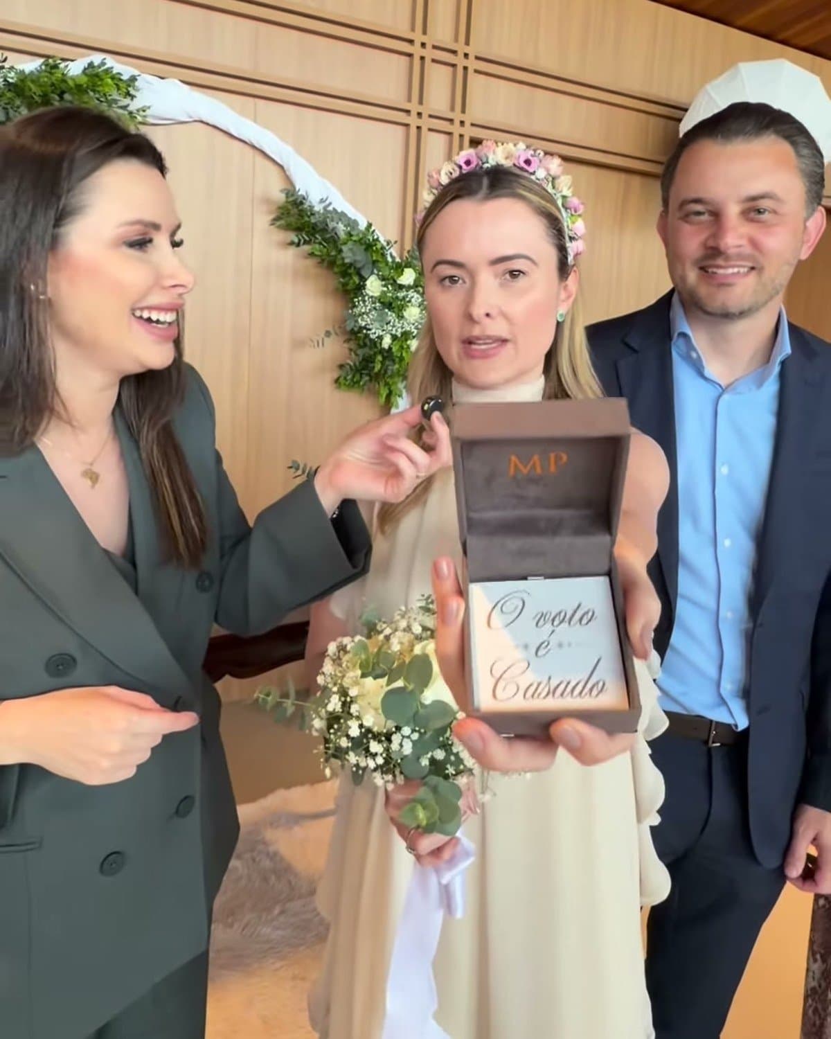 Júlia Zanatta se casa com Guilherme Colombo e Carol De Toni rebate quem duvidou: “o voto é casado”