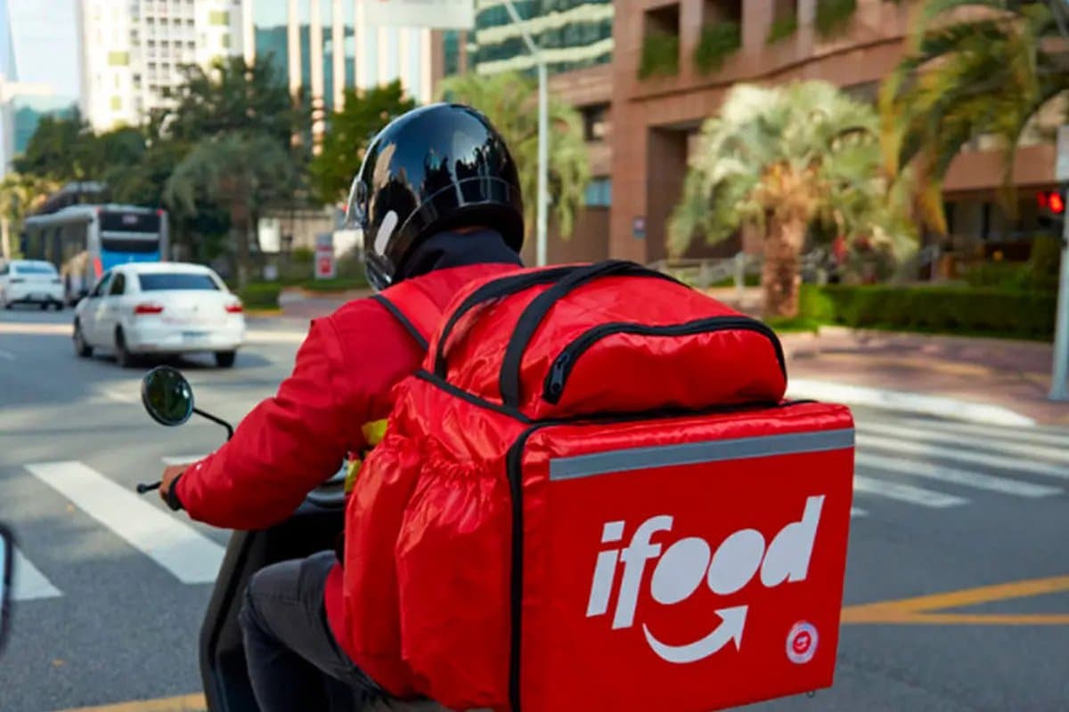 Sob Lula, Brasil bate recorde e tem 84 milhões com o nome sujo: 'parcelando até no iFood'