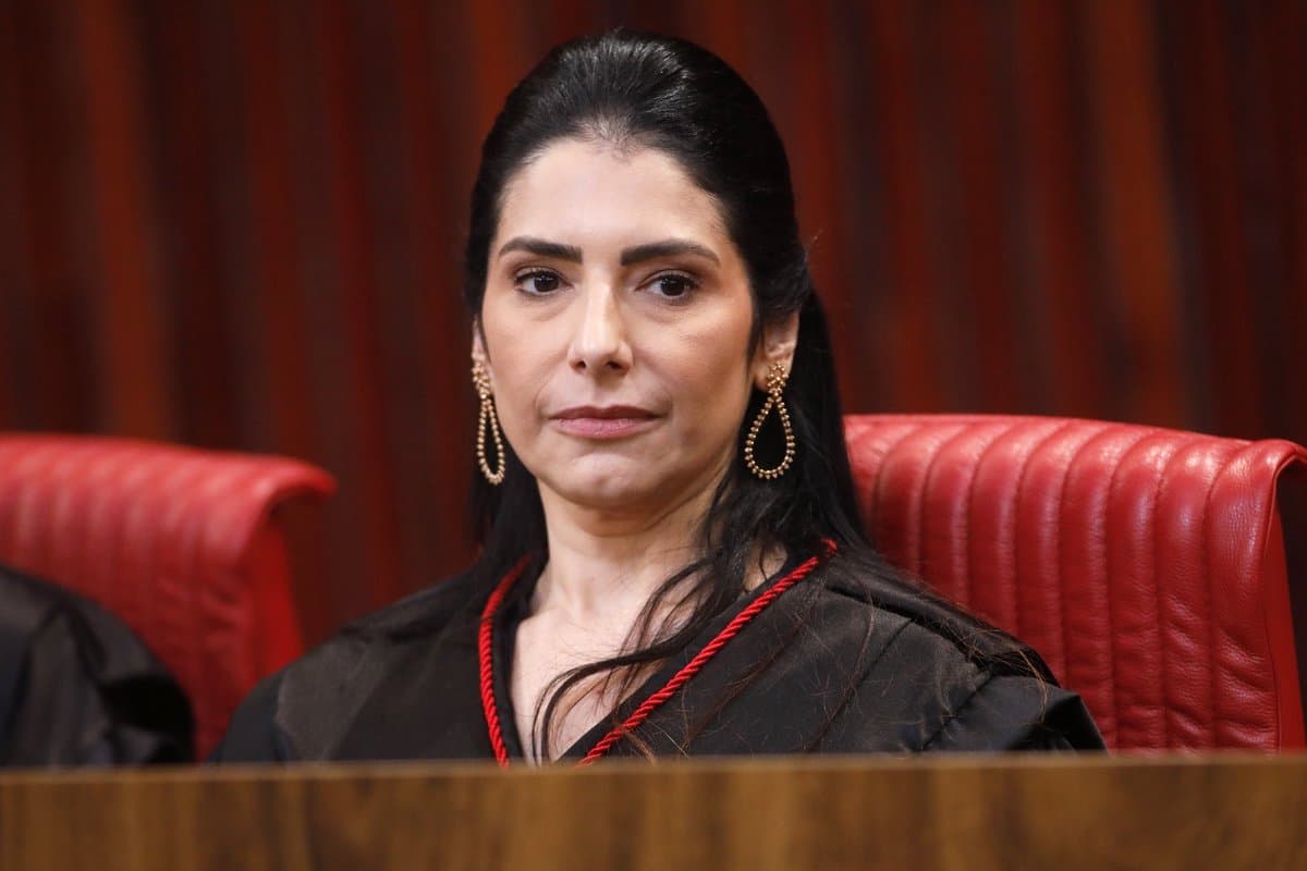 Dino sugere que críticas a Estela Aranha são por ela ser mulher e esconde o passado petista da ministra